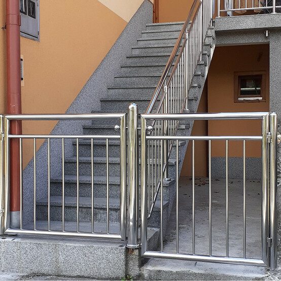 inox stepenište i kapija.resized