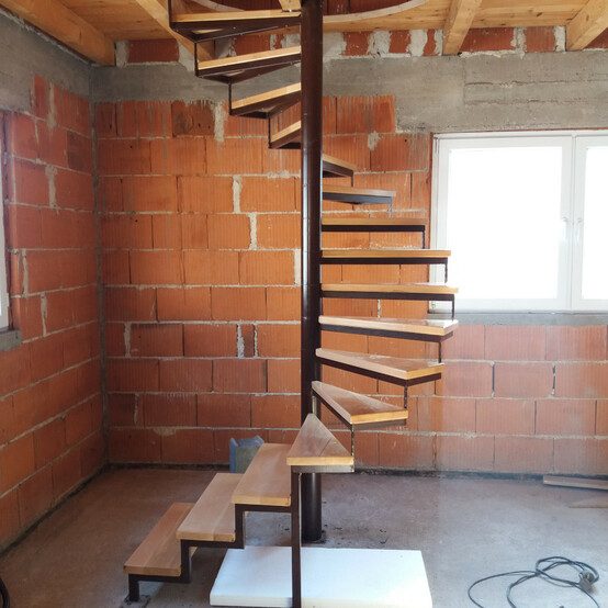 Kružne stepenice željezo/drvo